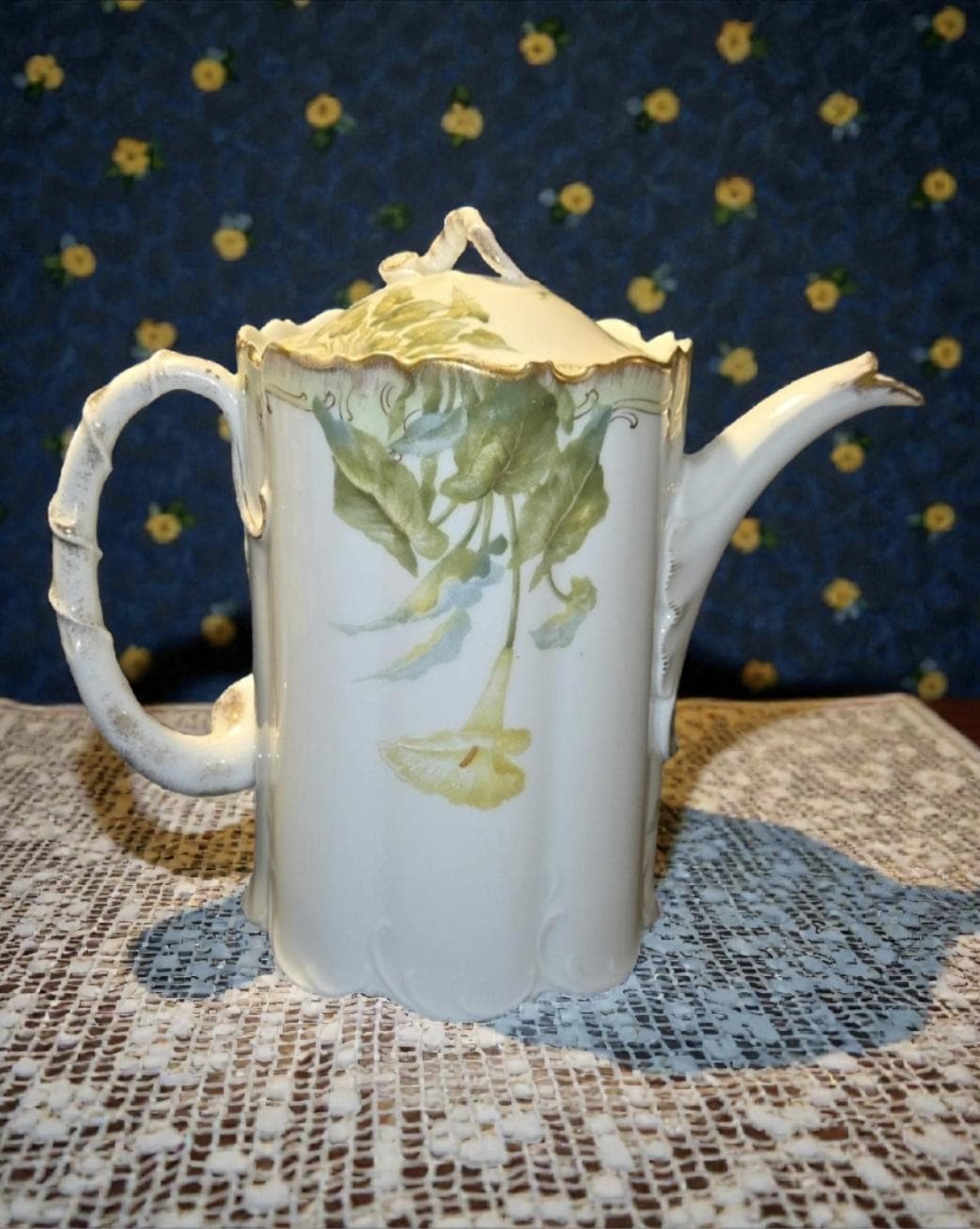 1890s Rosenthal Monbijou Porcelain Coffee/chocolate Pot Calla