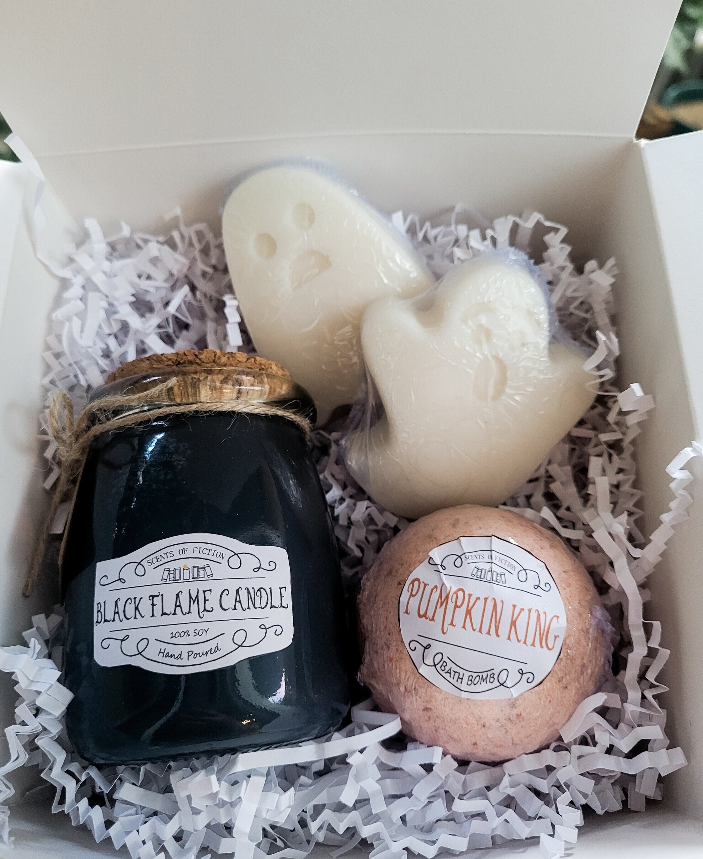 Halloween Spa Gift Box Set Black Flame Candle Pumpkin Bathbomb