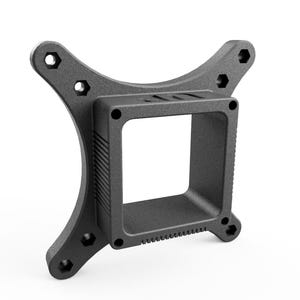 Peut inclure: Un support métallique noir avec une section centrale carrée et des bras incurvés. Le support comporte plusieurs trous et une surface texturée. Il est conçu pour le montage ou le support d'un composant, probablement dans un ordinateur.