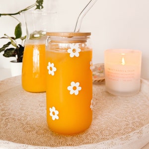 Drinking glass | Flowers | To go | Glass with bamboo lid and straw | Iced coffee cup