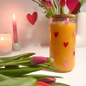Drinking glass | Hearts | Pink & rose | To go | Glass with bamboo lid and straw | Iced coffee cup