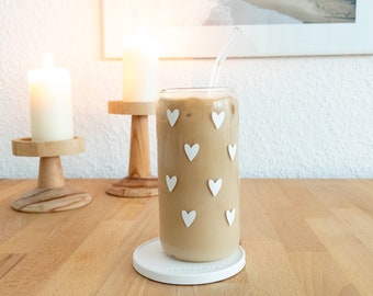 Trinkglas | Herzen | To Go | Glas mit Bambusdeckel und Strohhalm | Iced Coffee Becher
