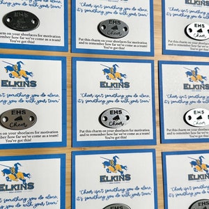 Tarjetas personalizadas con el logotipo de Cheer para adornos de cordones de zapatos/tarjetas SOLAMENTE, debe agregar una lista de adornos de zapatos a su pedido/Regalos del equipo de porristas de competencia