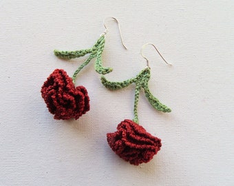 Cravos - 25 de Abril. Red carnation earrings. Natural dyed silk and cotton. Silver earwire.