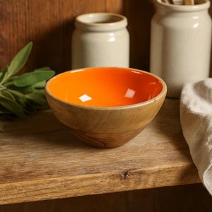 Orange Emaille Servierschale aus Mangoholz - Handgemachte Obstschale