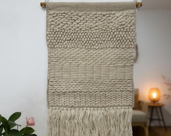 Tapiz de lana tejido a mano para pared – Arte textil bohemio con textura, decoración neutra para dormitorio