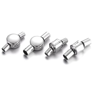 以下が含まれることがあります： ジュエリー作りのための銀製の磁気留め金が4つ。2つの留め金は丸型、2つの留め金は円筒形です。