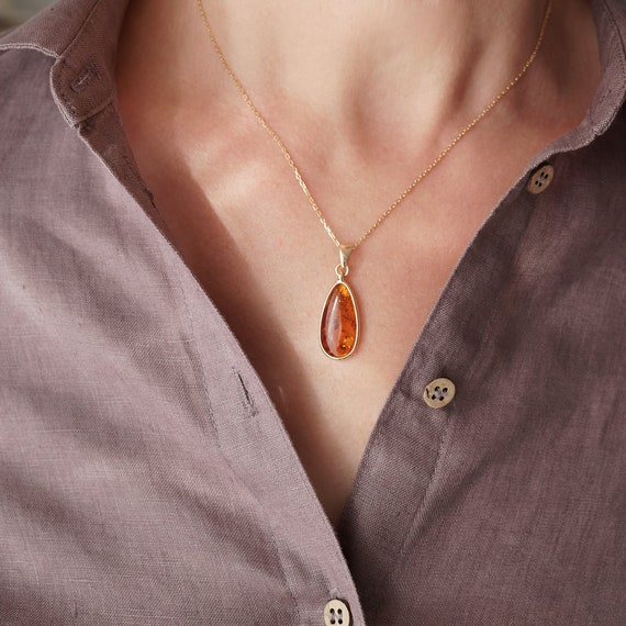 Pendentif En Ambre Cognac Plaqué Or Laminé - Occasion Bon état - Détails Ovales Laiton