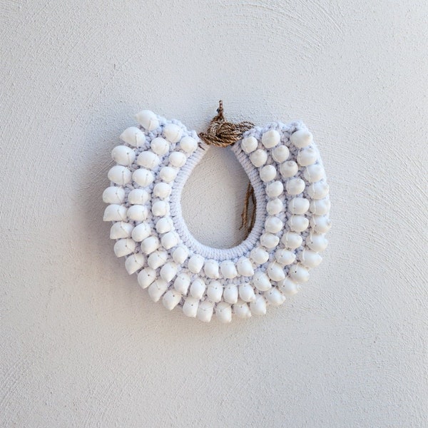 Peerlessly shell necklace decoration handmade in Bali
