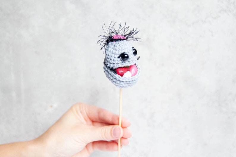 Crochet PATTERN: Zombie Head Sweet Holder/ Amigurumi Halloween Gift/ Candy Stick/ Trick or Treat/ Easy Pattern/ Frankenstein Monster/ Creepy image 4