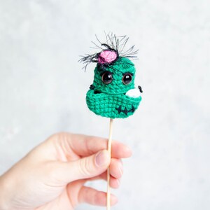 Crochet PATTERN: Zombie Head Sweet Holder/ Amigurumi Halloween Gift/ Candy Stick/ Trick or Treat/ Easy Pattern/ Frankenstein Monster/ Creepy image 3