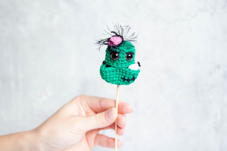 Crochet PATTERN: Zombie Head Sweet Holder/ Amigurumi Halloween Gift/ Candy Stick/ Trick or Treat/ Easy Pattern/ Frankenstein Monster/ Creepy image 3