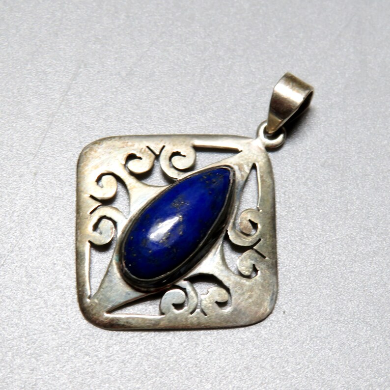 marked 925 with blue Lapis Lazuli gemstone Amazing sterling silver PENDANT