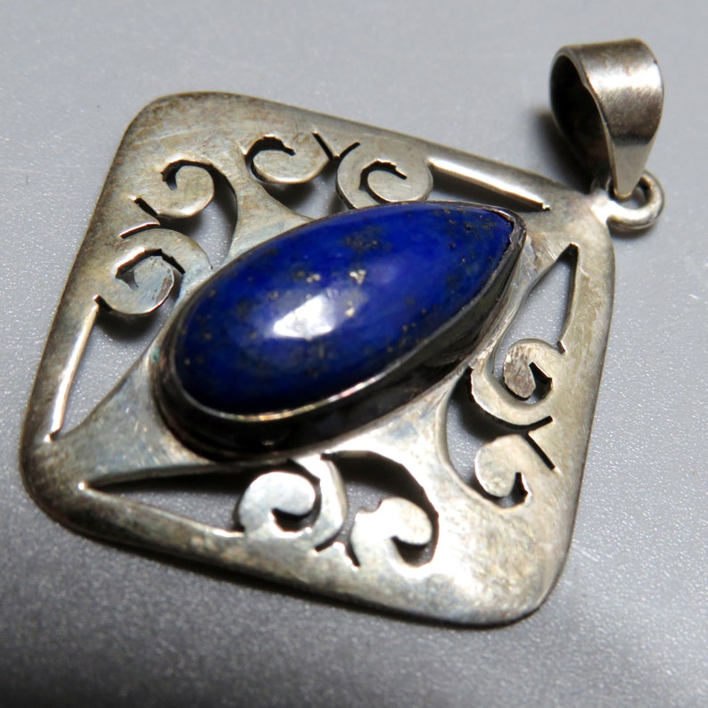 marked 925 with blue Lapis Lazuli gemstone Amazing sterling silver PENDANT