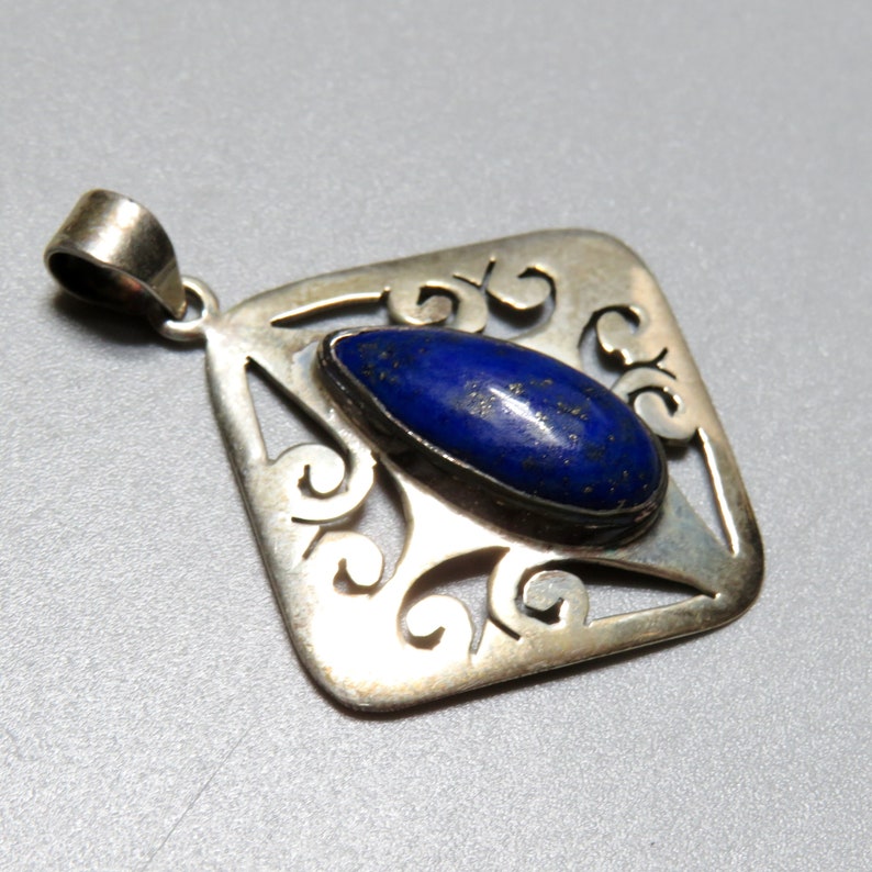 marked 925 with blue Lapis Lazuli gemstone Amazing sterling silver PENDANT