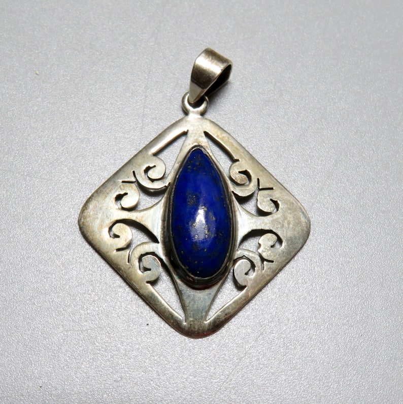 marked 925 with blue Lapis Lazuli gemstone Amazing sterling silver PENDANT