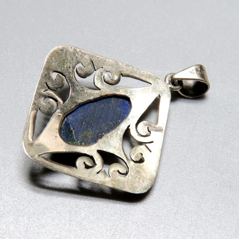 marked 925 with blue Lapis Lazuli gemstone Amazing sterling silver PENDANT