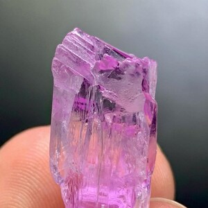 天然ピンク クンツァイト標本、ダブル クンツァイト