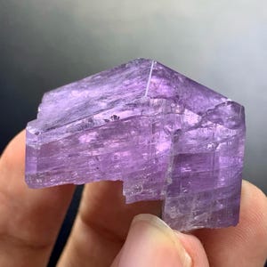Lovely Purple Colour Transparent Flourescent scopolite Crystal From Badakshan Mine Afghanistan,Scapolite Specimen,Scapolite Mineral 34 Grams