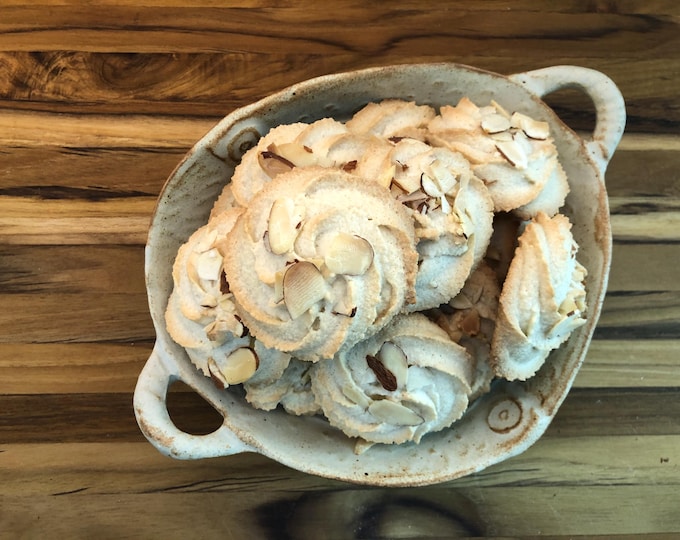 AMYGDALOTA: Greek style chewy almond cookies