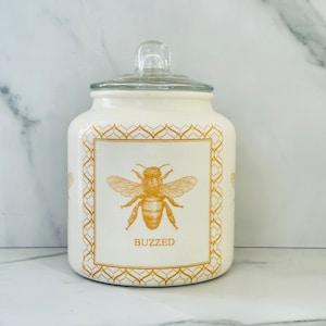 Honey Bee cookie jar, Honey Bee canister, 1/2 gallon, 64 ounce, H8&quot;xW6&quot; Honey bee container, caddy 4 candy, nuts, coffee, tea, food storage