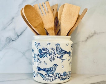 Blue bird kitchen utensil holder, blue chinoiserie utensil caddy, utensil crock, French country farmhouse, 1/2 gallon, 64 ounces, 7"Hx6"W,