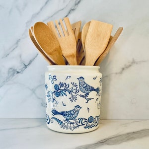 Blue bird kitchen utensil holder, blue chinoiserie utensil caddy, utensil crock, French country farmhouse, 1/2 gallon, 64 ounces, 7"Hx6"W,