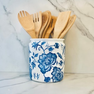 Blue Chinoiserie Floral Kitchen Utensil Holder: Blue and white French Farmhouse Decor, Chinoiserie kitchen caddy, 6.5"H x 5.5"W