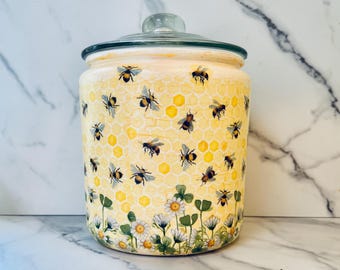 EXTRA LARGE Bee & Daisy Cookie Jar: Farmhouse Kitchen Canister. 9.5"H x 7"W, 1 gal, 128 ozs. Lid is airtight.