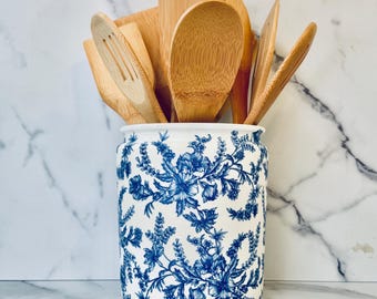 Blue Chinoiserie Utensil Holder: French Farmhouse Decor.  Blue Chinoiserie planter 64 ounces, .5 gal, 6.5"H x 5.5"W glass container.