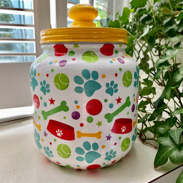 Treat jar for dogs, 64 ounces, 1/2 gallon 8"H x 6"W dog snack jar, pet food storage, dog treat canister, puppy treat canister