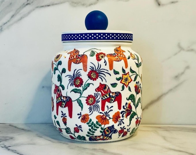 Scandinavian Dala Horse Cookie Jar: Nordic kitchen decor, Scandinavian kitchen decor, Swedish kitchen  decor, 7.5Hx5.5"W, Half gal, 64 ozs.