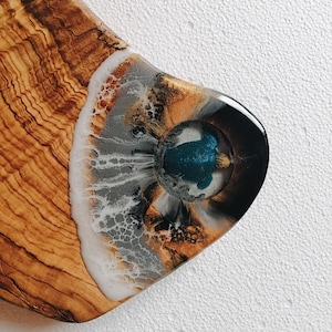 Live Edge Resin Cheese Board - Personalised Olive Wood Cutting Platter - Ocean  Wave Black Charcuterie - Gift For Her - Mother&#39;s Day Gift