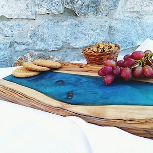 Bridal Shower Gift, Christmas Gift, Custom New Year Gift, Resin Cheese Board, Bridesmaids Gift, Gift for Bride to Be, Epoxy Service Board