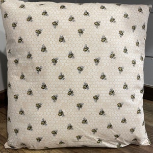 Bee Accent Pillow Cover / Bee Farmhouse Pillow / Spring Throw Pillow