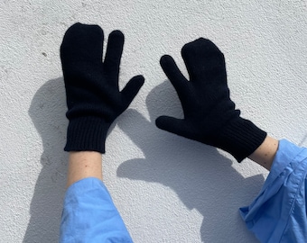 Handmade knitted tabi gloves, Dark Navy, 100% supersoft lambswool