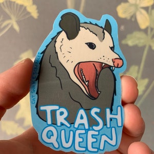 Autocollant en vinyle Trash Queen Opossum