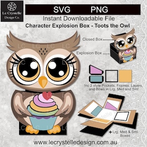Puede incluir: Archivo digital SVG y PNG para una caja explosiva de personajes con un búho llamado Toots. El diseño incluye una caja cerrada, una caja explosiva, bolsillos, marcos, capas y lazos en varios tamaños. El búho sostiene una magdalena.