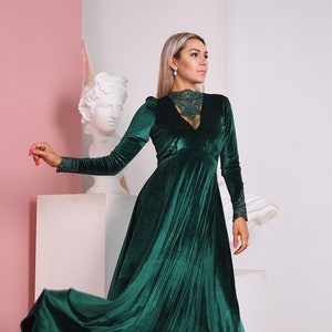 Emerald Green Velvet Dress with Lace Breast, Long Sleeve Velvet Dress, Bridesmaid Velvet Maxi Gown, Velvet Bridesmaid Dress, Boho Gown