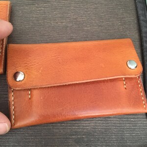 cartera de cuero cosido a mano
