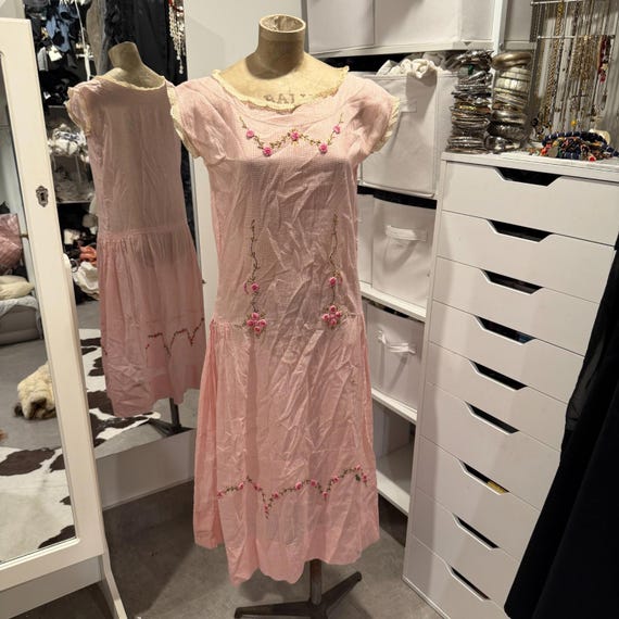 1920s Pink Cotton Antique Dress - Embroidered Gin… - image 1