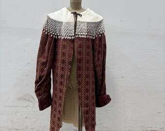 Abrigo llamativo de brocado burdeos de estilo neovictoriano vintage