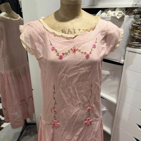 1920s Pink Cotton Antique Dress - Embroidered Gin… - image 2