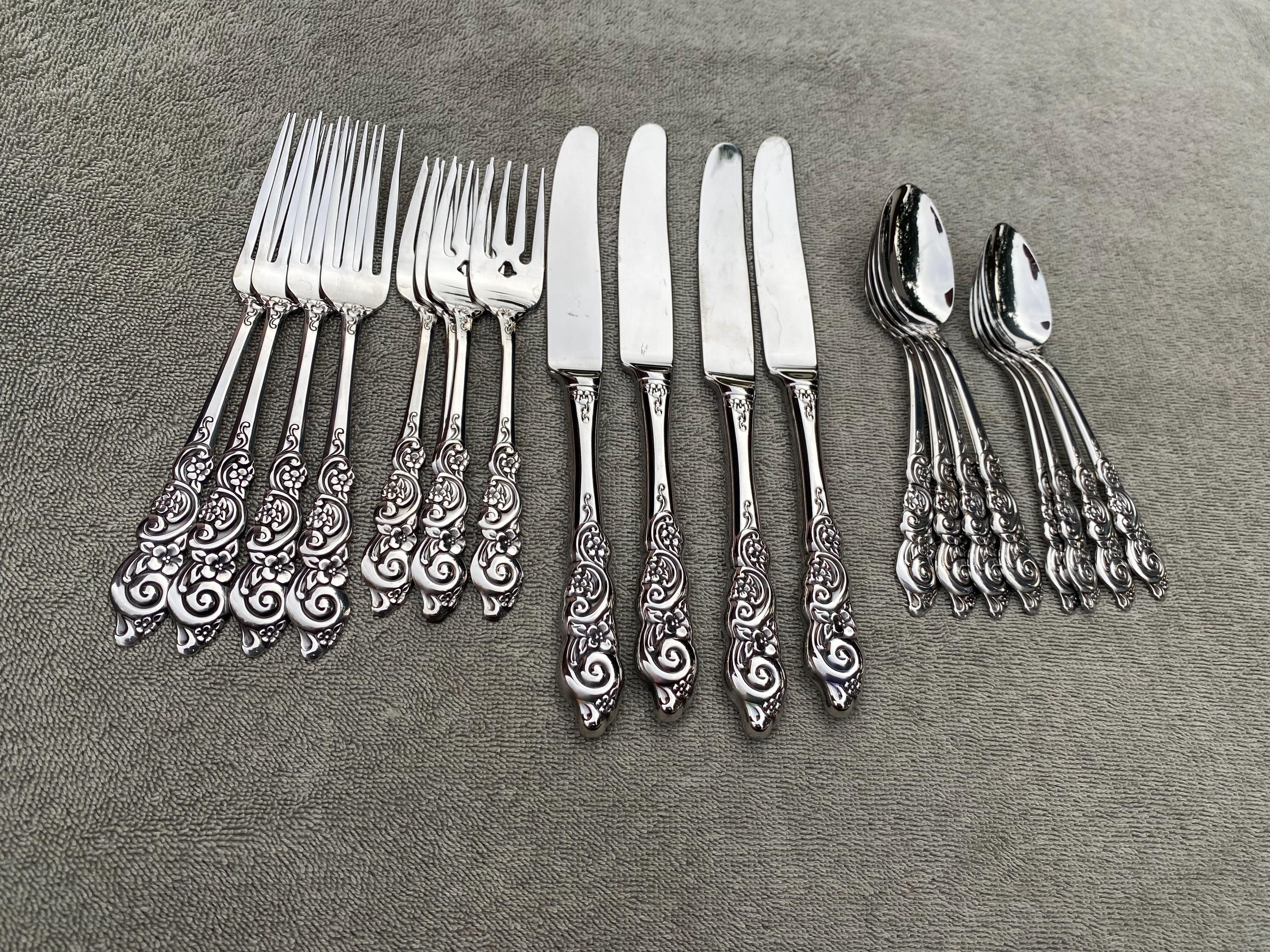 Oneida Barcelona stainless steel flatware 20 piece set, Service for 4.