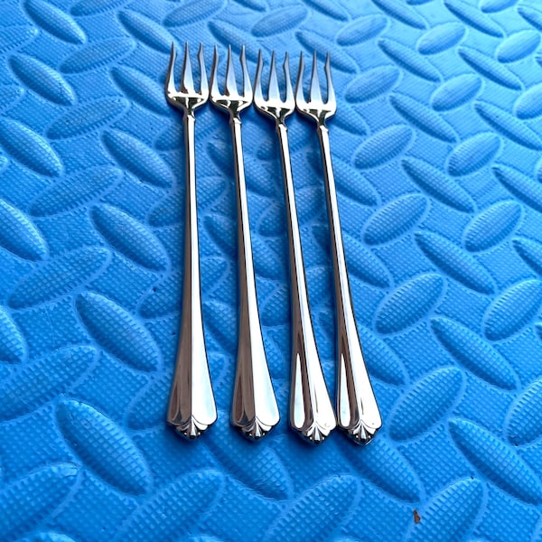 Oneida Juilliard Glossy Heirloom Stainless flatware Set of 4 cocktail forks 6".