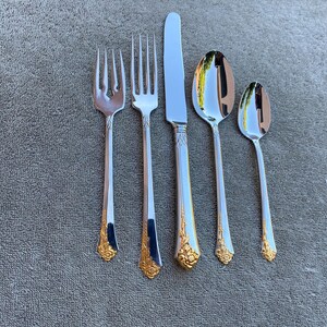 Oneida Golden Damask Rose stainless steel flatware One-5 pc place setting Excellent!