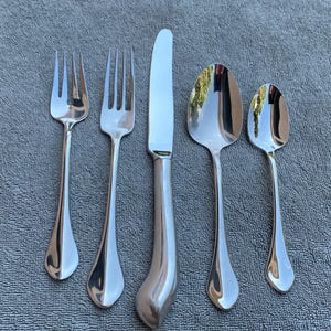 Oneida Capello stainless flatware One-5 piece place setting UNUSED