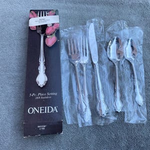 Oneida Dover USA Heirloom glossy stainless flatware ONE- 5 pc place setting (multiple sets available)