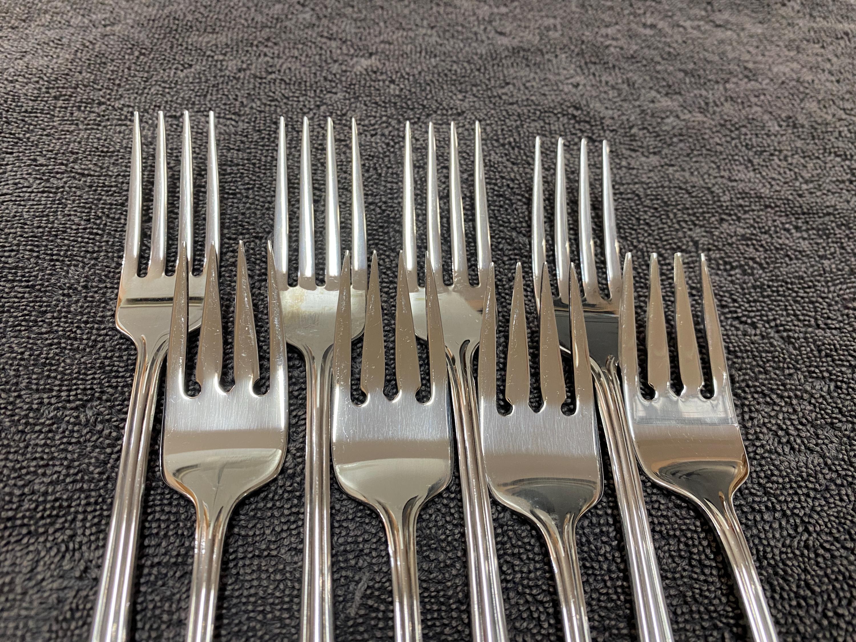 Oneida Rembrandt Distinction Deluxe Stainless by Oneida HH 28