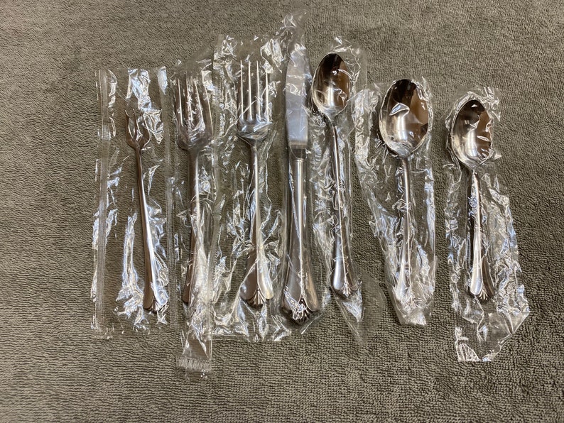 Oneida Westgate Royal Crest 18/8 Distinction Deluxe Stainless HH